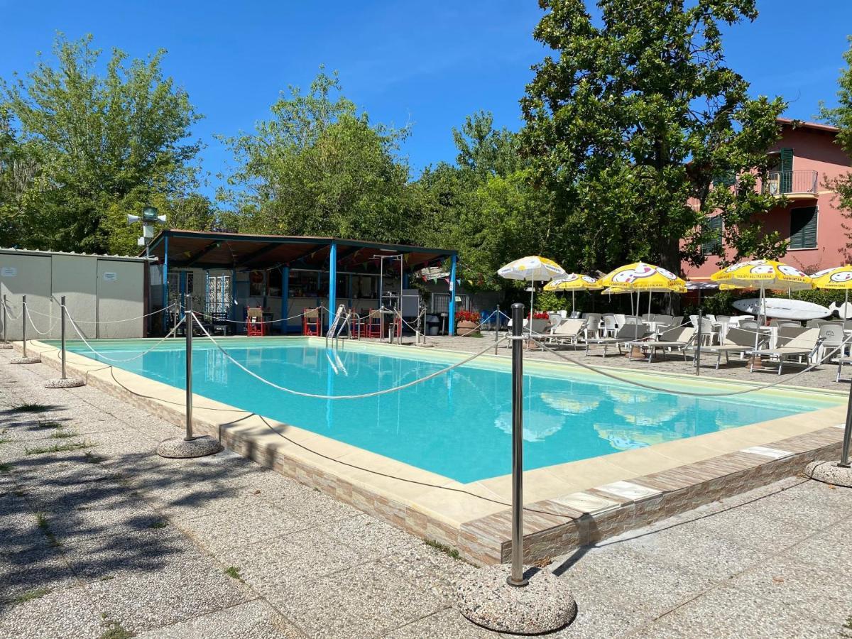 Camping Oasi Marina di Massa Εξωτερικό φωτογραφία