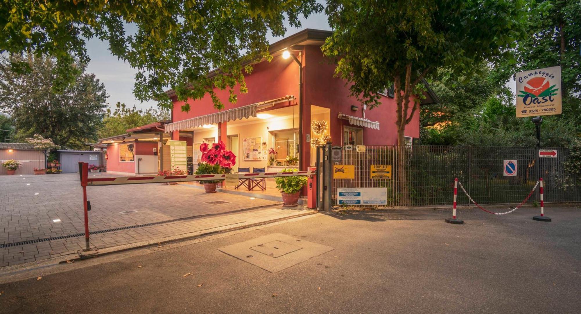 Camping Oasi Marina di Massa Εξωτερικό φωτογραφία